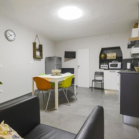Casa Vacanze Vicolo Della Luna Ambra 外观 照片